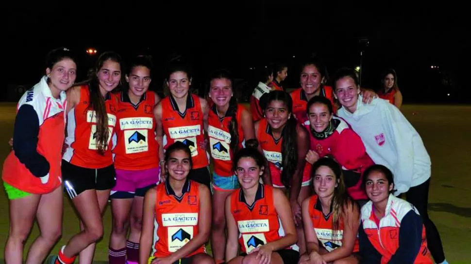 LAS NARANJITAS. Las chicas enfrentarán en el debut al poderoso Buenos Aires, en tanto que los varones se medirán con el conjunto salteño. El torneo se pone en marcha hoy, en Santa Fe. 