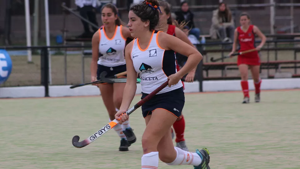 GOLEADORA. Paula Reyes es líder de la tabla de artilleras del certamen con cuatro tantos. FOTO GENTILEZA ROSANA SALINAS