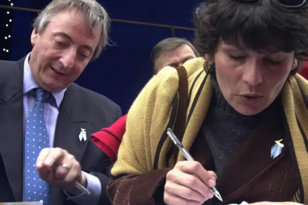 La ex secretaria de Kirchner dice que vio una sola vez un bolso con dinero