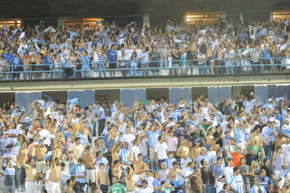 DE LA MANO DE LOS SOCIOS. Ellos serán quieren definirán el futuro del club a partir de hoy, después de 20 años. El hincha de Atlético tiene la posibilidad de votar a quien crea conveniente. Eso es lo bueno. 