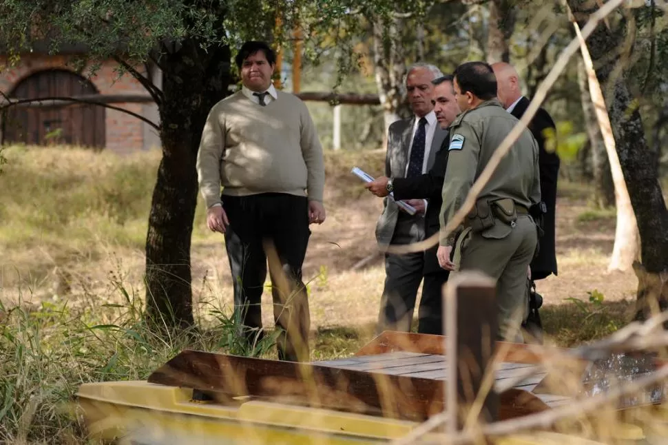 PERICIAS. Los gendarmes comenzaron las pericias donde había una casa. LA GACETA / FOTO DE ANALíA JARAMILLO