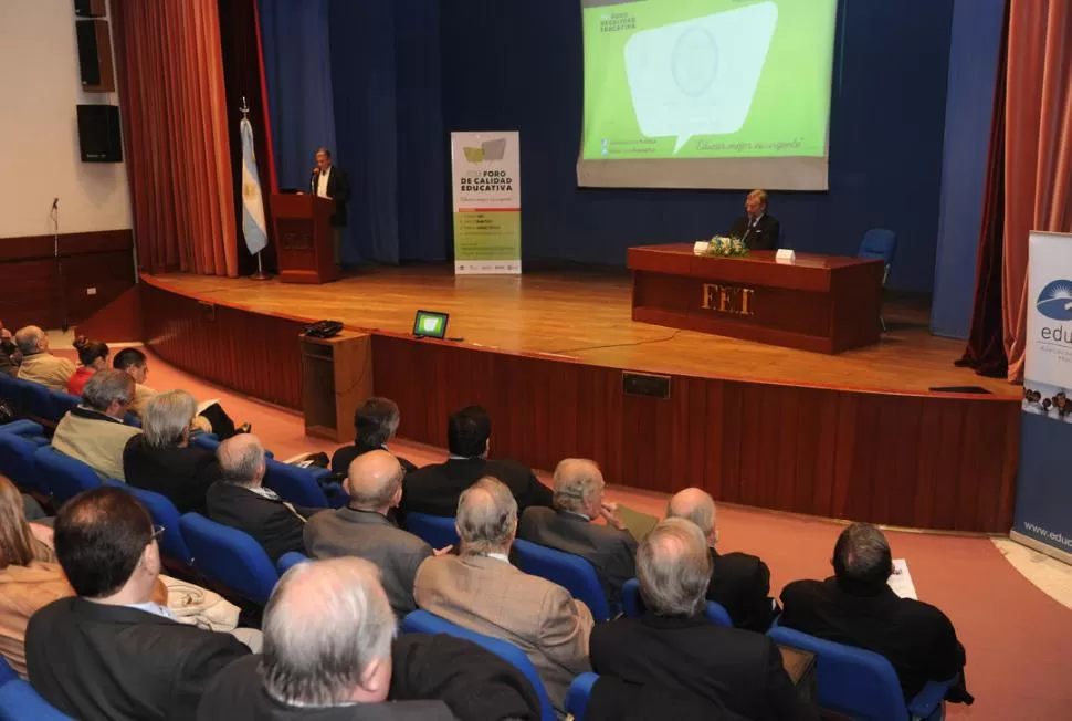 TODAS LAS VOCES. El auditorio de la Federación Económica fue el escenario para discutir la calidad educativa. LA GACETA / FOTOS DE ANTONIO FERRONI 