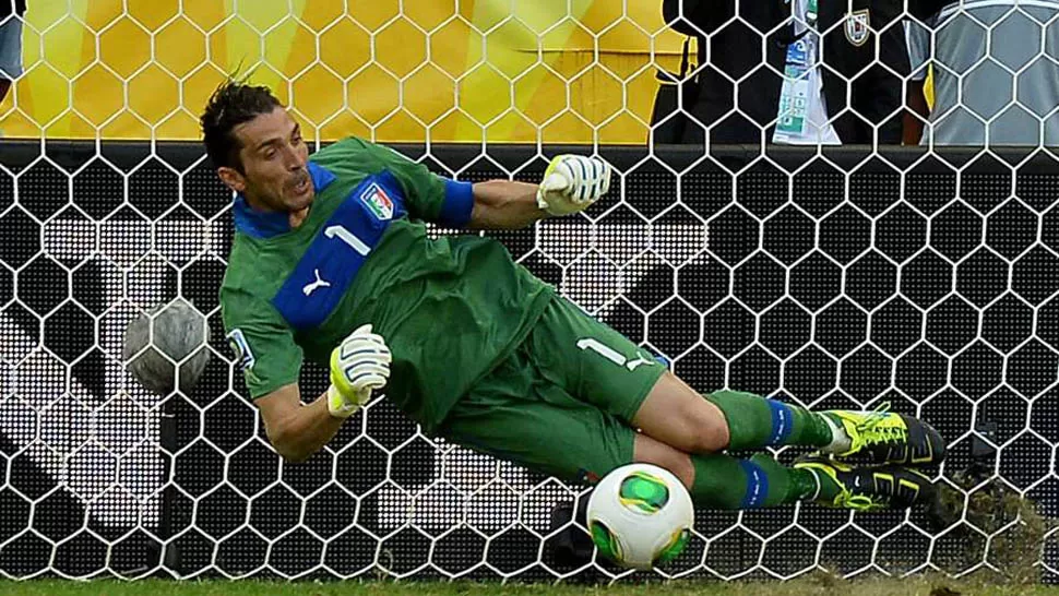 EN LOS PENALES. El arquero italliano Gianluigi Buffon se convirtió en el héroe de la jornada. FOTO TOMADA DE LAVANGUARDIA.COM