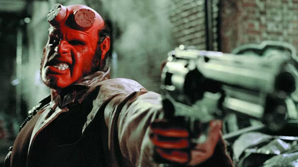 ACCIÓN. El personaje Hellboy demanda un gran esfuerzo físico. FOTO TOMADA DE INFOBAE.COM