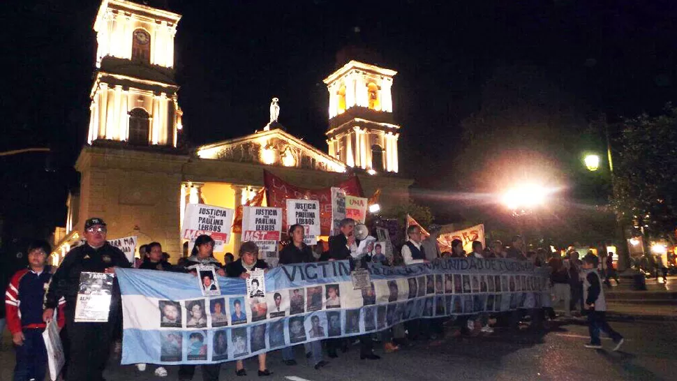 OTRA VUELTA A LA PLAZA. Lebbos reiteró sus críticas contra el Gobernador. LA GACETA / FOTO DE JOSÉ INESTA VÍA MÓVIL