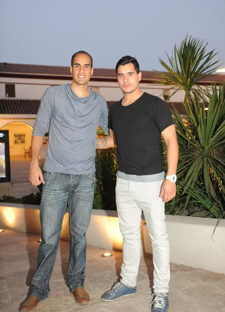 A TRIUNFAR. Aníbal Medina y Gonzalo Parisi estuvieron en el hotel donde habitualmente se reúnen los directivos santos. LA GACETA / FOTO DE HéCTOR PERALTA