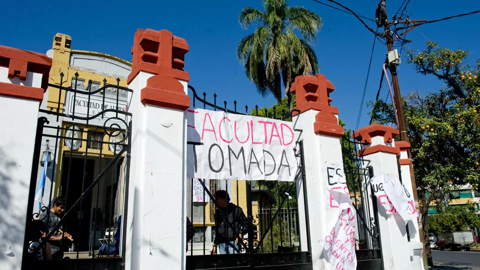 CASI UNA SEMANA. La medida de fuerza comenzó el viernes. LA GACETA/ FOTO DE JORGE OLMOS SGROSSO.