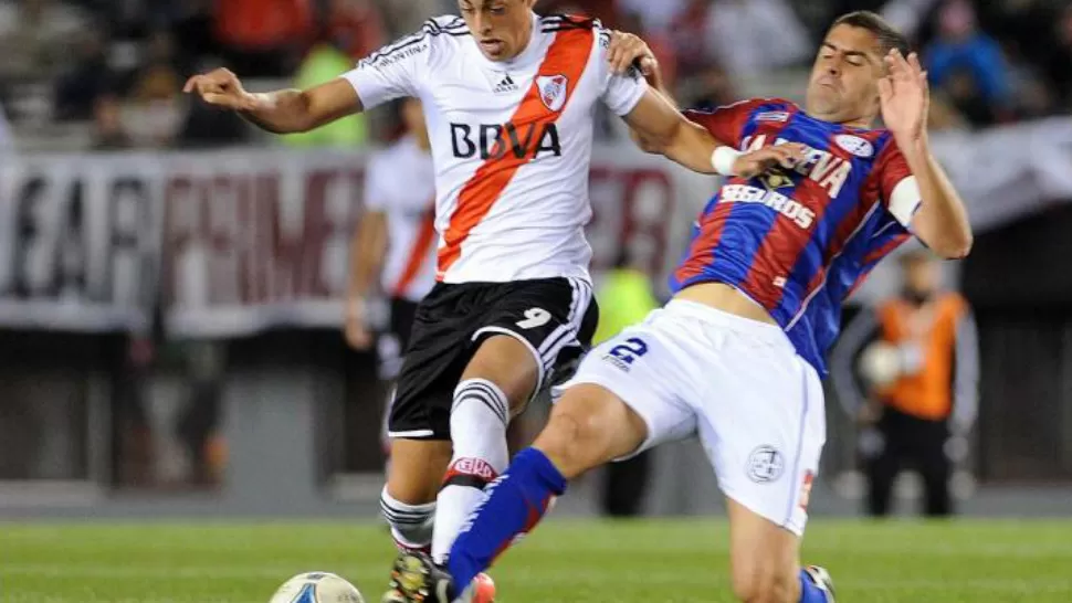 VUELVE UN CLASICO DUELO. La serie entre San Lorenzo y River, que volverá al plano internacional después de 4 años, comenzará en el estadio Nuevo Gasómetro y se definirá en el Monumental. 