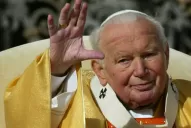 Juan Pablo II se convertirá en santo, tras una decisión del papa Francisco