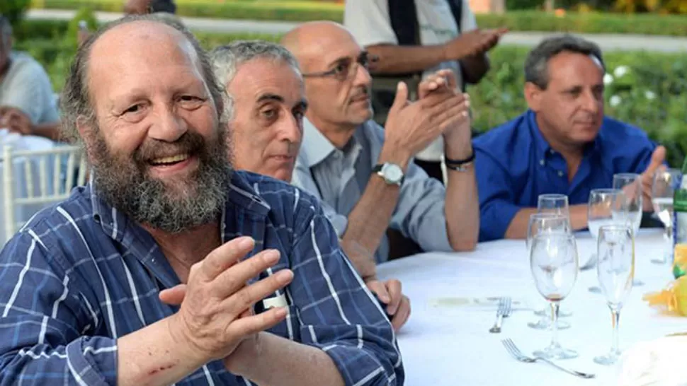 FELICES. Los invitados por el Papa tuvieron una cena de lujo. IMAGEN TOMADA DE NEWS.VA