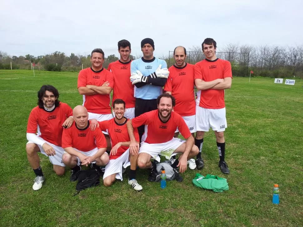 COMPAÑEROS DE EQUIPO. Juan Cruz y Sergio Goycochea jugaron juntos en torneos de showbol y otros duelos de exhibición. 