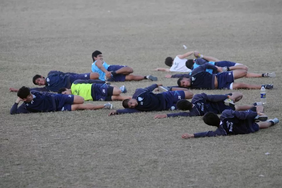 LOS CHICOS DEL MAÑANA. Hoy por hoy, en el plantel decano dominan los chicos de las inferiores y del grupo liguista. Son la apuesta del futuro, no del presente. Necesitan foguearse para dar el salto.  