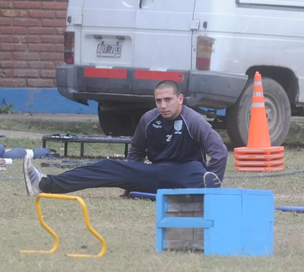 LIVIANO, PARA EMPEZAR. Roselli sólo durmió cuatro horas y fue a la práctica. Por eso, el cuerpo técnico no lo exigió. LA GACETA / FOTOS DE ANTONIO FERRONI