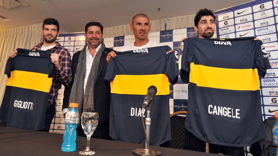 JUNTOS. El presidente del club presentó a los jugadores contratados. TÉLAM