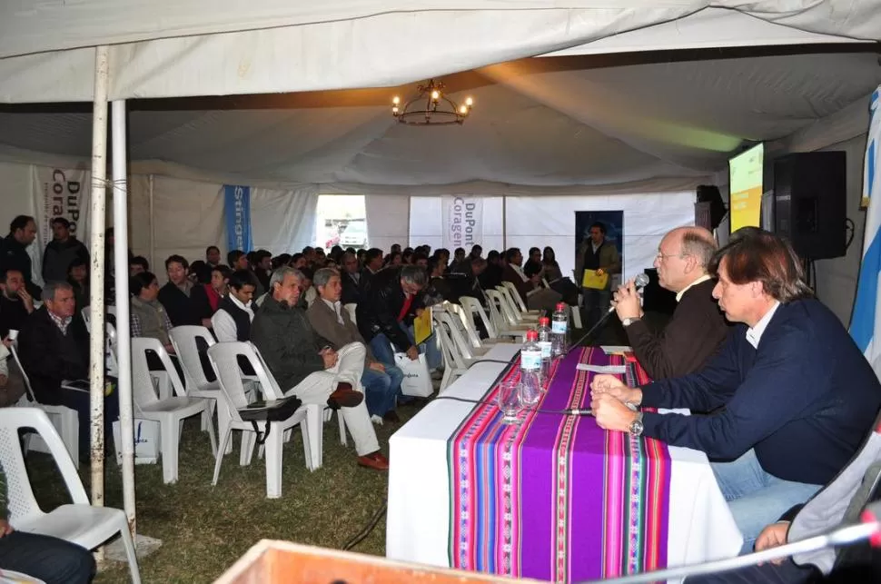 AUDITORIUM. Ploper y Devani abrieron el XVI Taller de Variedades de Soja, ante un grupo de 200 técnicos, productores y asesores agropecuarios.  