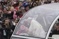 El Papa, fuera  de protocolo