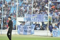 Debut en la red y en la tribuna