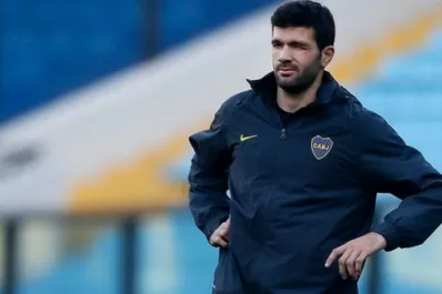 Gigliotti y la 'rosada': Con tal de jugar en Boca me pongo lo que fuera, hasta plumitas