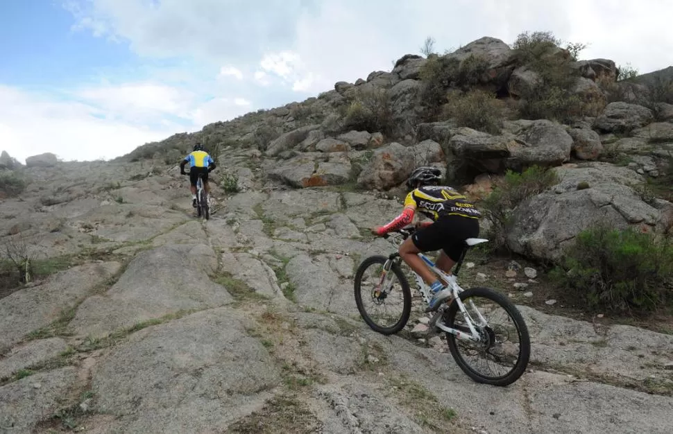  TAFÍ DEL VALLE ARRIBA DE DOS RUEDAS. 
Si sos fanático de los pedales y querés despuntar el vicio, podés hacerlo aunque no hayas viajado con tu bicicleta. 