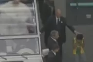 Un niño lloró después de saludar al Papa