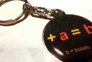 El polémico llavero de Moreno contra Massa