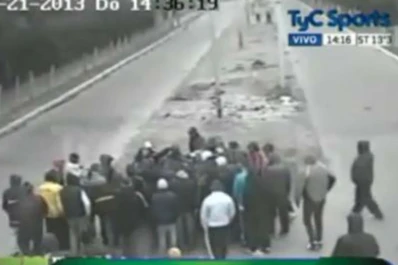 Mirá el enfrentamiento entre los barras de Boca