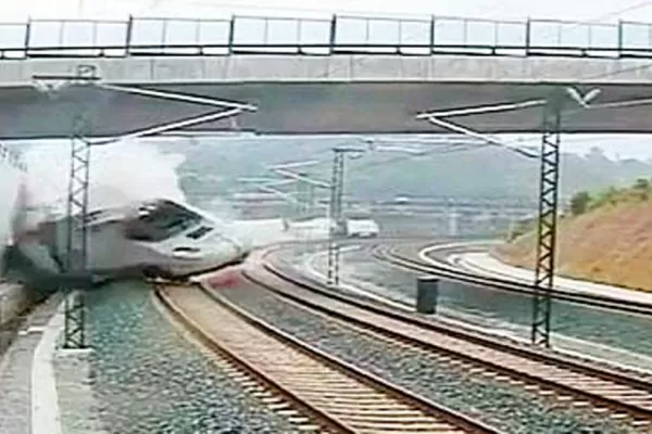 Los investigadores aún no pueden identificar a varios cuerpos del tren que descarriló en España