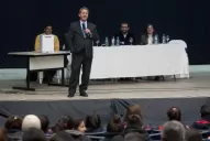 Un joven habló de bolsones, y Bejas le explicó que era delito