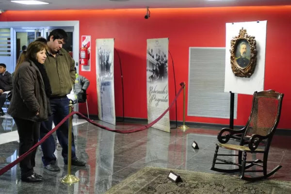 La historia de Lucas Córdoba revive en el hall del parlamento