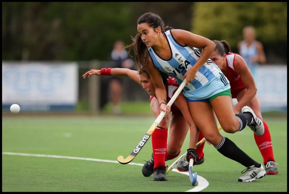 PURA POTENCIA. Jimena Cedrés, volante del club San Fernando, integró el plantel de Las Leonas en diferentes giras. 