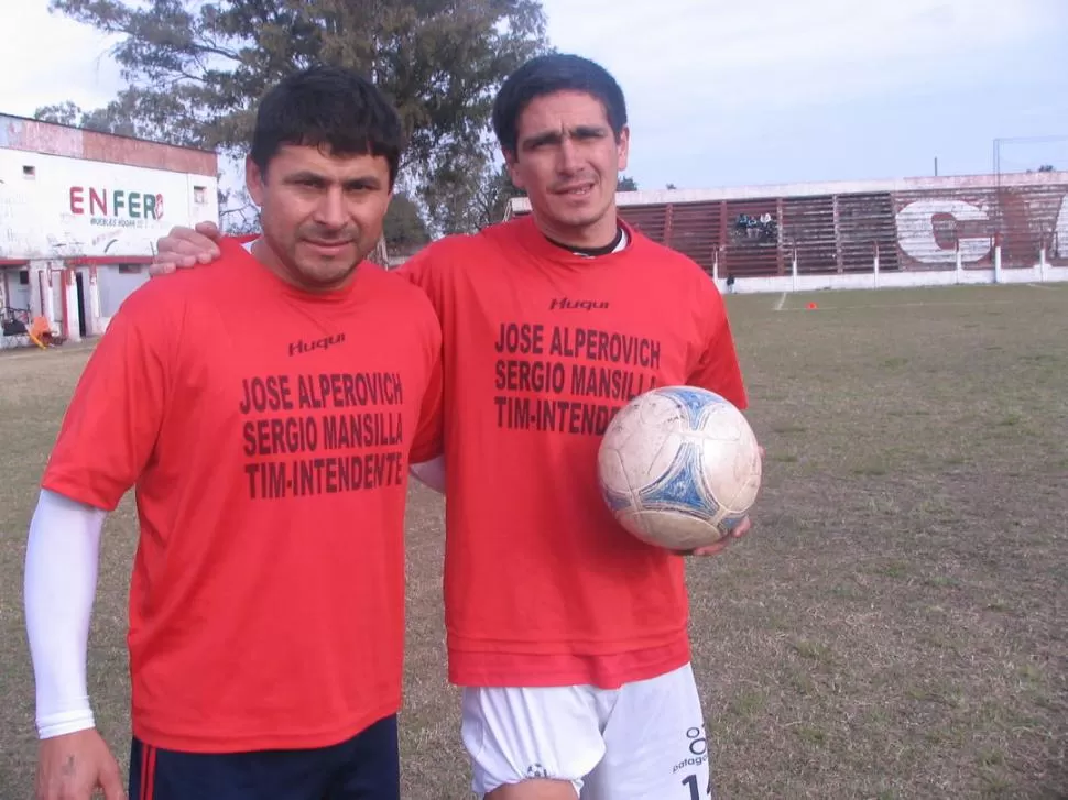 REFERENTES. Horacio Fernández y Silvio Lazarte son los espejos donde se miran los juveniles de Jorge Newbery. 