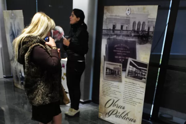 Exhiben en la Legislatura objetos del ex gobernador Lucas Córdoba