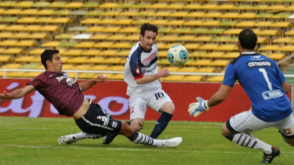 VICTORIA CON TONADA CORDOBESA. Talleres de Córdoba venció hoy a San Lorenzo de Almagro por 2 a 1 en un encuentro amistoso jugado en el estadio Mario Alberto Kempes. TELAM