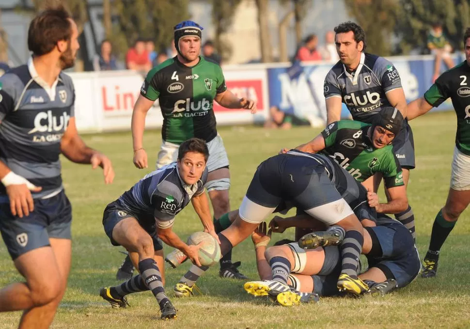 RECALCULANDO. El camino se cerró y Mariano Centurión inicia una nueva fase, observado por Álvaro Galindo, Nicolás Ramos y Martín Pintado. Serpientes y verdinegros no se perdonaron ninguna equivocación.   LA GACETA / FOTO DE HéCTOR PERALTA