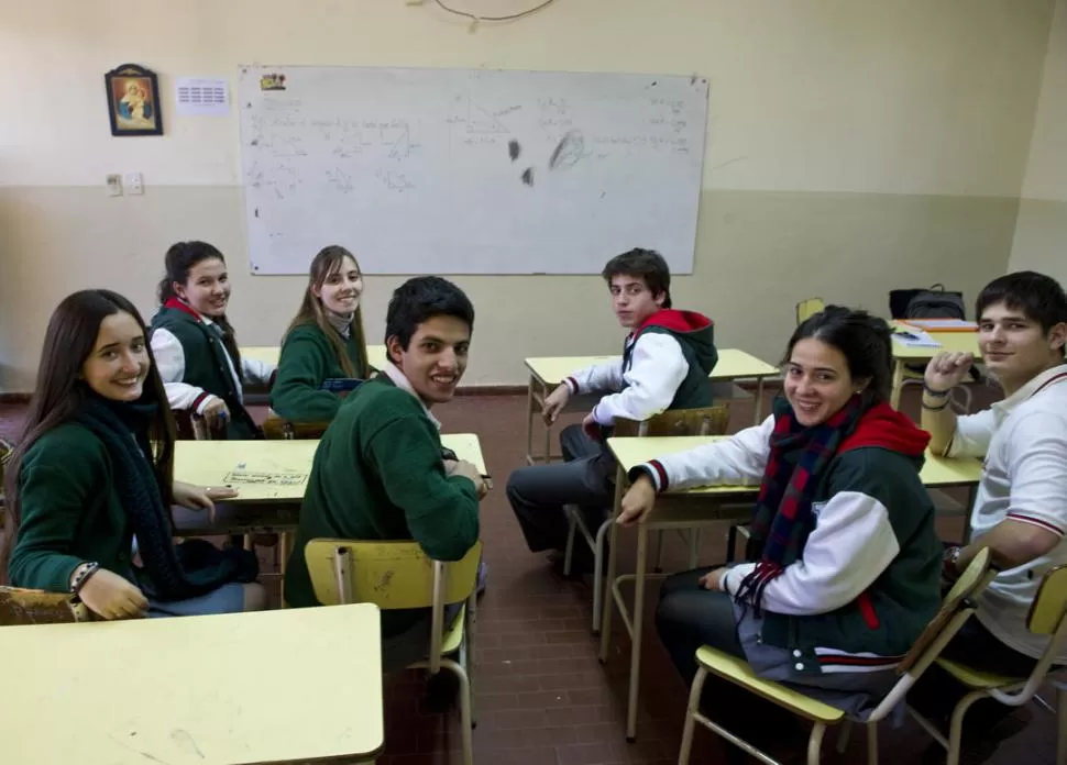 SIN APURO. Alumnos del San Patricio consideraron que el voto a los 16 podría haberse anunciado ahora, pero implementado en las próximas elecciones. LA GACETA / FOTO DE JORGE OLMOS SGROSSO 