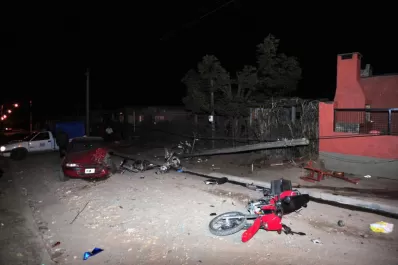 Fuera de sí, hizo varios tiros y atropelló autos, motos y una columna