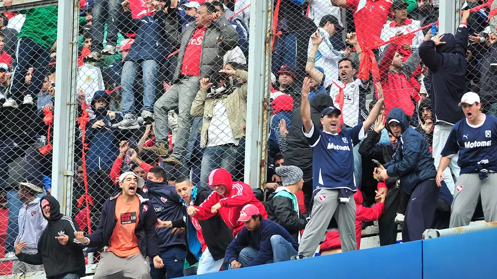 EN LA MIRA. Los violentos del Rojo ocasionaron disturbios en la cancha de River y en la última asamblea de socios. ARCHIVO TELAM