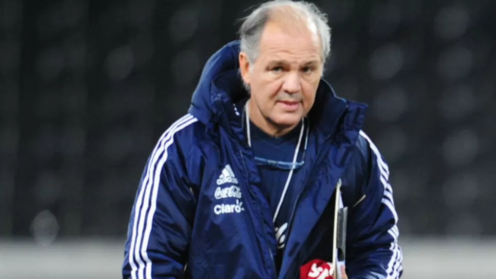 ARMANDO EL EQUIPO. El técnico Alejandro Sabella dará a conocer mañana los nombres de los jugadores elegidos para enfrentar a Italia. FOTO TOMADA DE OLE.COM