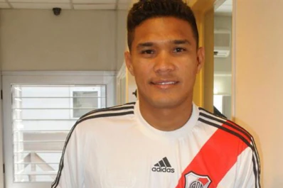 Teófilo Gutiérrez ya se puso la camiseta de River
