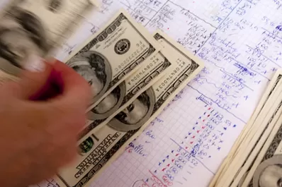 El cepo cambiario seguirá y no habrá cambios en Ganancias