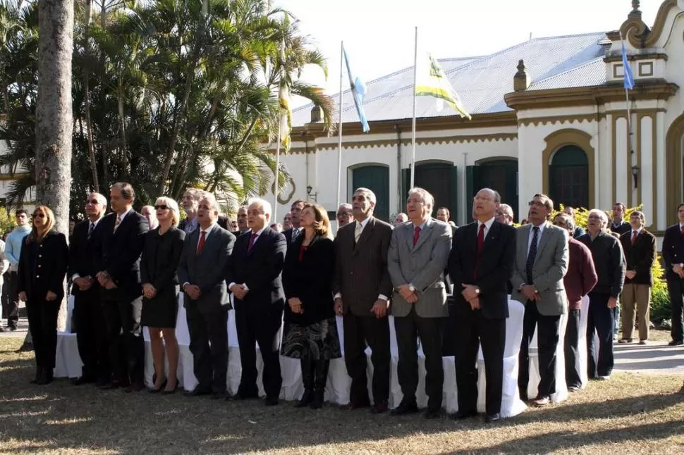 CELEBRACIÓN. Directivos de la Eeoac y funcionarios encabezaron el acto. GENTILEZA EEAOC