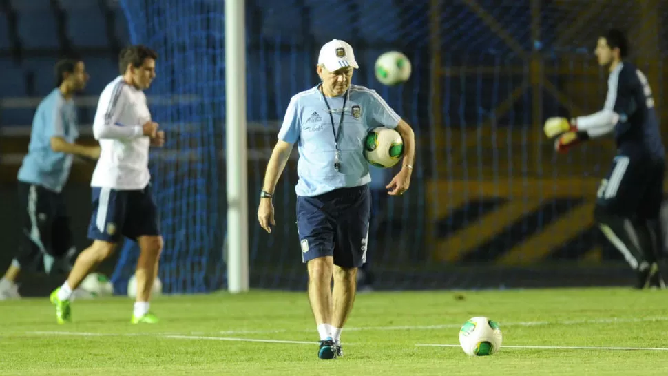 CARAS NUEVAS. El DT Alejandro Sabella probará algunos nombres. TÉLAM