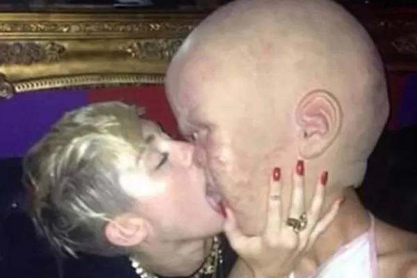 Miley Cyrus, en su foto más grotesca