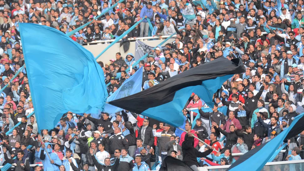 TODO CELESTE. El estadio Mario Kempes solo estará poblado por hinchas de Belgrano. ARCHIVO TELAM