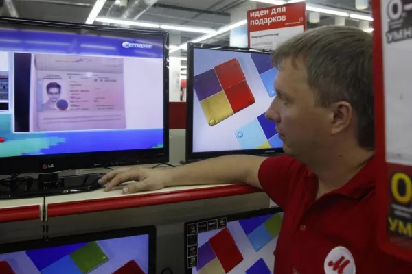 Snowden dejó el aeropuerto ruso con su documento de asilado