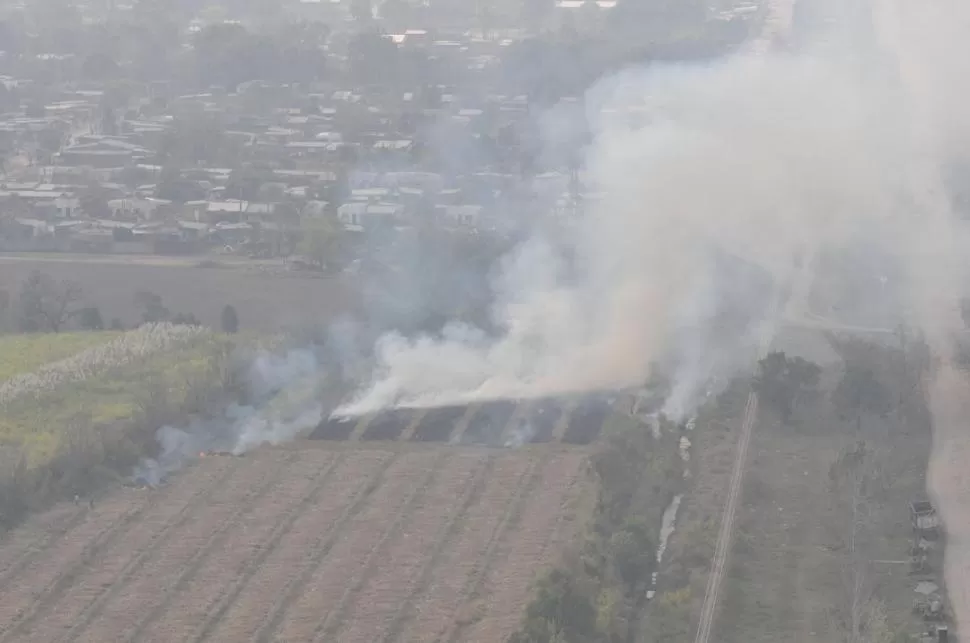 DESDE EL CAMPO. La contaminación llega hasta los centros urbanos. LA GACETA / FOTO DE JORGE OLMOS SGROSSO