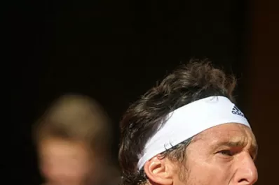 Pico, a pintar el polvo de  ladrillo de celeste y blanco