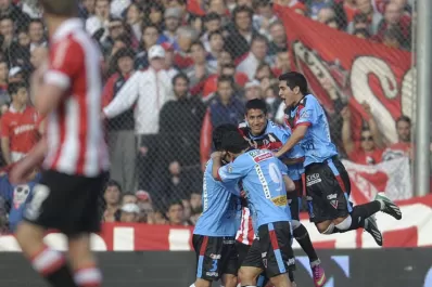 Brown de Adrogué recibió con un cachetazo a Independiente en la B