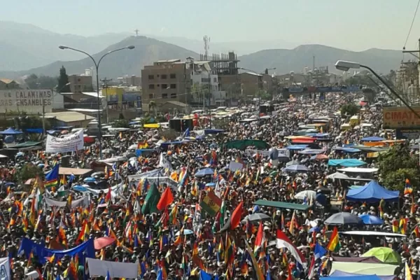 Una cumbre antiimperialista desagravia a Evo