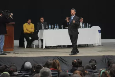 El juez federal electoral pidió a los votantes que denuncien si les ofrecen bolsones u otros bienes